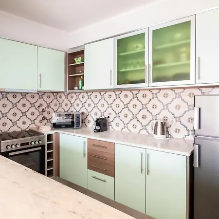 Apartment - 3 Bedrooms - Free Wifi