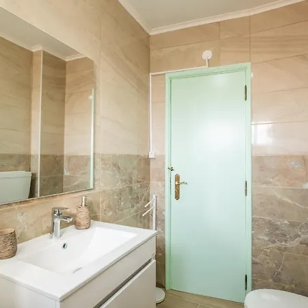 Apartment - 3 Bedrooms - Free Wifi