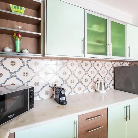 Apartment - 3 Bedrooms - Free Wifi
