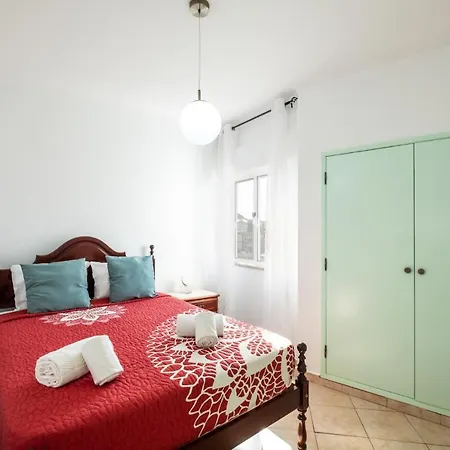 Apartment - 3 Bedrooms - Free Wifi *